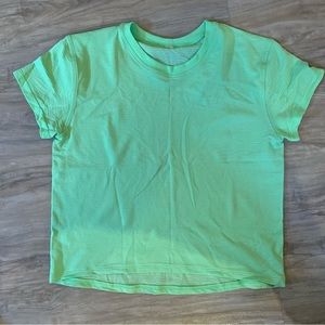 Lululemon train to be T-shirt
